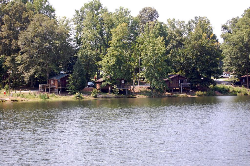 Forest Lake Camping Resort Lakefront Cabin 8 Advance Exterior photo